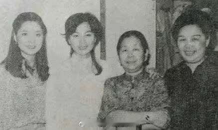 丽影静待南海风, 君心映月花来香。邓丽君 凤飞飞凤飞飞喜孜孜，邓丽君甜蜜蜜，两人