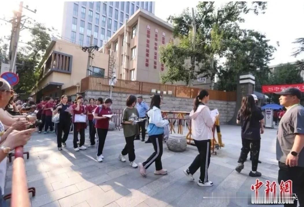 不装了？中考“大松绑”背后，这场教育大洗牌终于藏不住了！

从“五五分流”到“愿