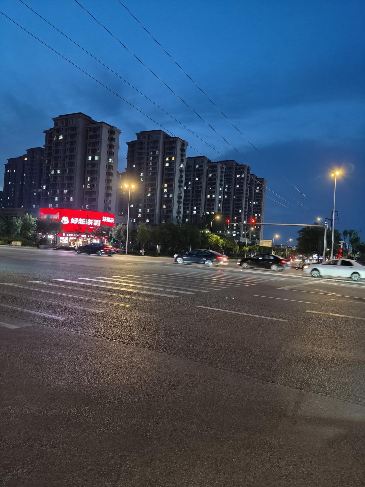 天气预报显示明天天津地区有中雨，雨势还不小，不知道会不会下起来？天津雷电天气 