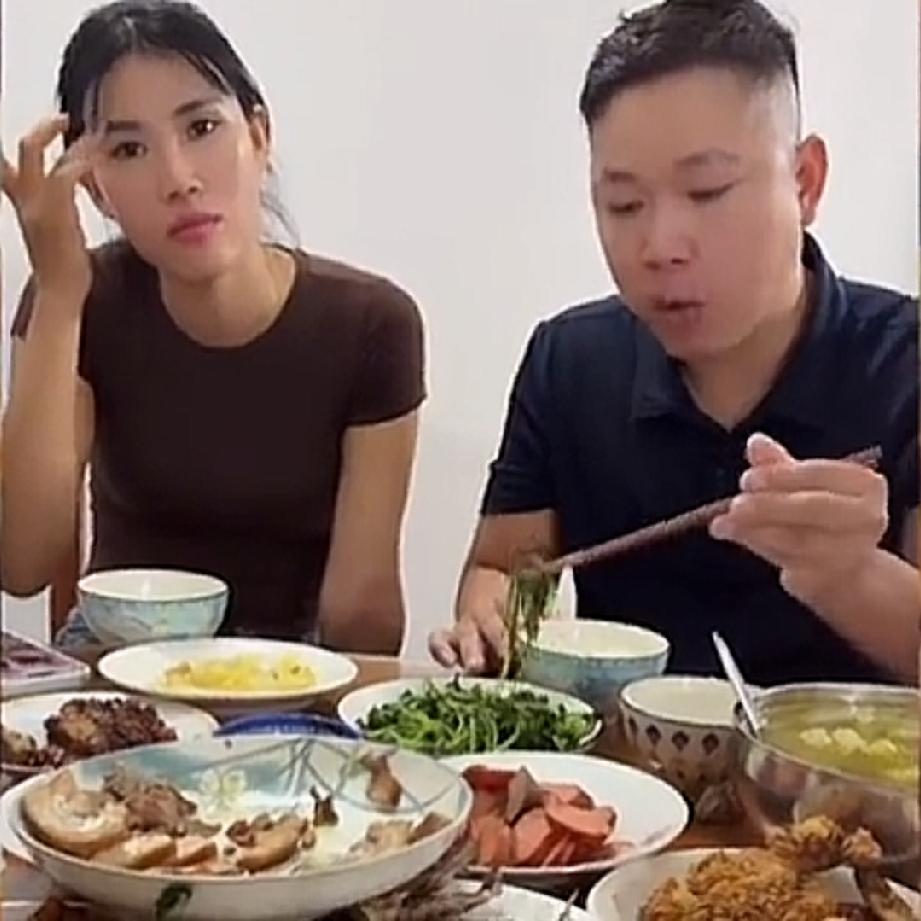 小松在越南给五叔盖房子，好事接二连三。虽然雇佣挖掘机出来点不顺利，多花了2万元钱