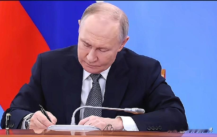 12月9日中午的最新消息速报，全都不容错过，第六条：普京签署法令调整俄预备役训练