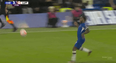 英超切尔西3-0卢顿，升至第八，小结有四：

（一）恩佐成为兰帕德以后最好的8号
