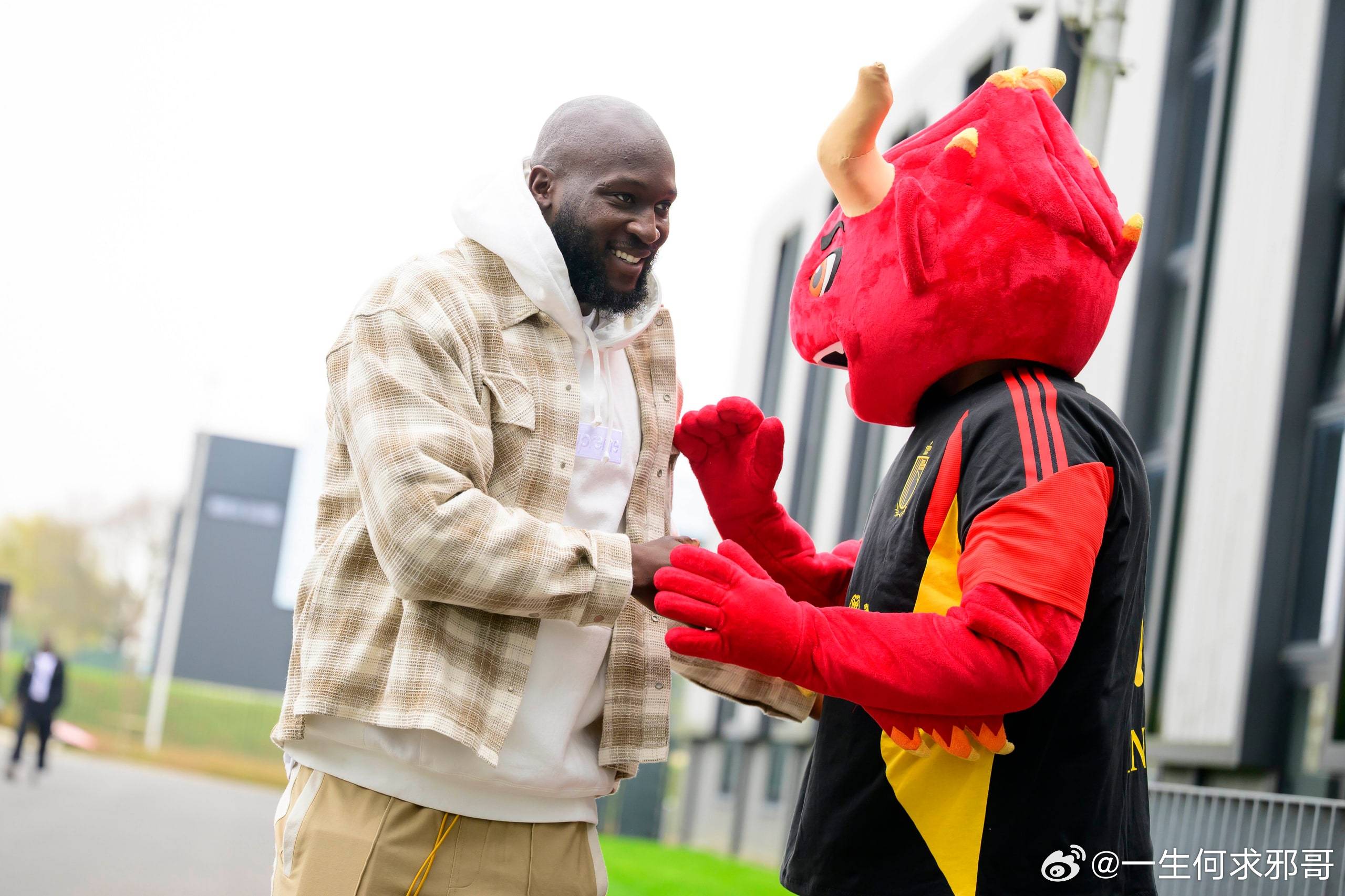 意媒：即便卢卡库及时返回那不勒斯，也无法出战与米兰的比赛3月30日讯 《罗马体育