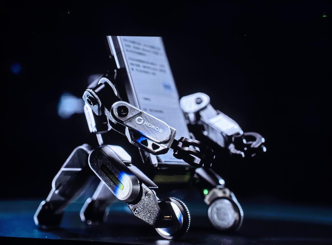 和Robot Phone搭配的这个桌面机器人很有意思

结构件可以自己3D打印