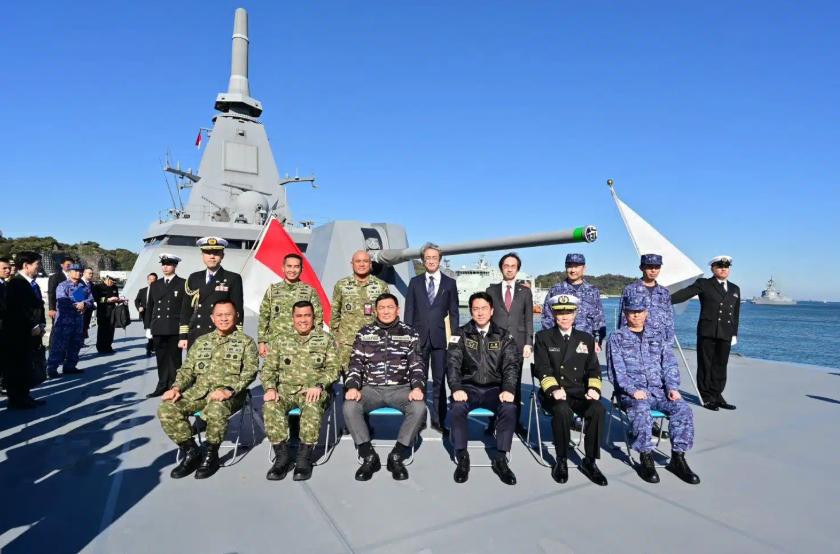 日本正式修改防卫装备转移三原则，彻底放开致命性武器出口限制，战后长期束缚的军工出
