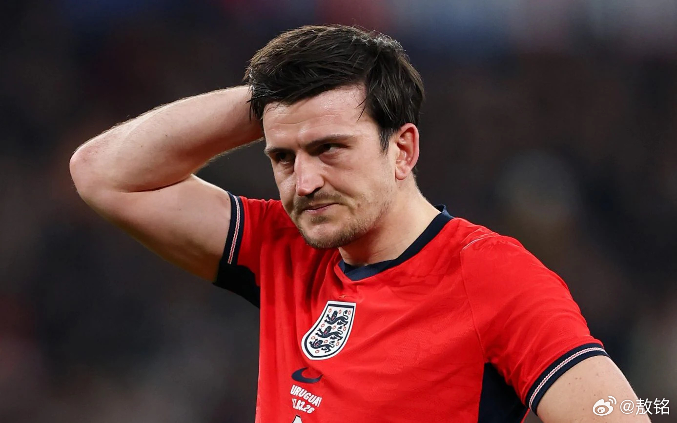 英格兰队 这一次查洛巴因伤没有入选3月国际比赛日英格兰队大名单，斯通斯在与乌拉圭