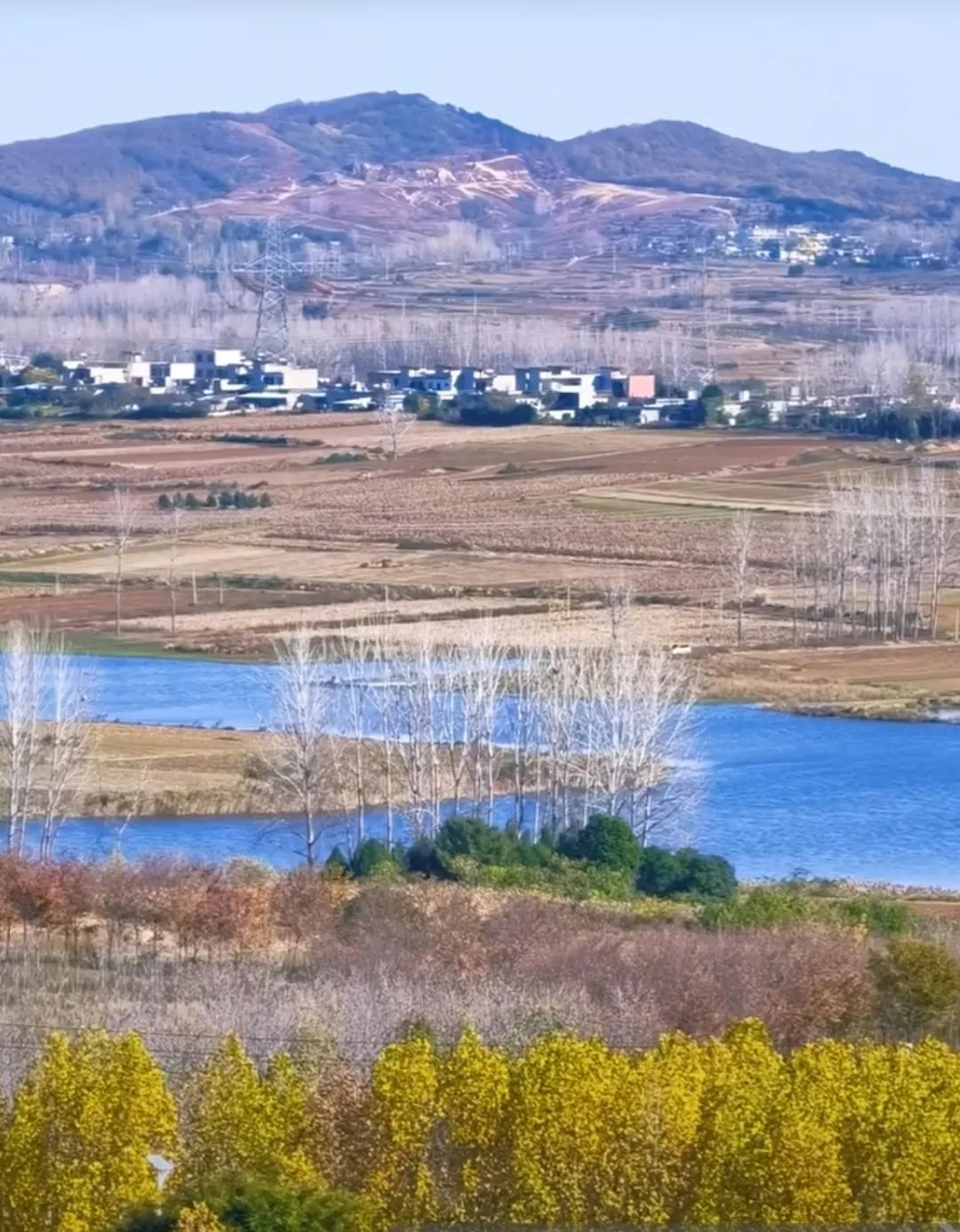 南阳城西北的塔子山前两年红火过一阵，
但是却很少人知道它旁边的“张公山”风景那也