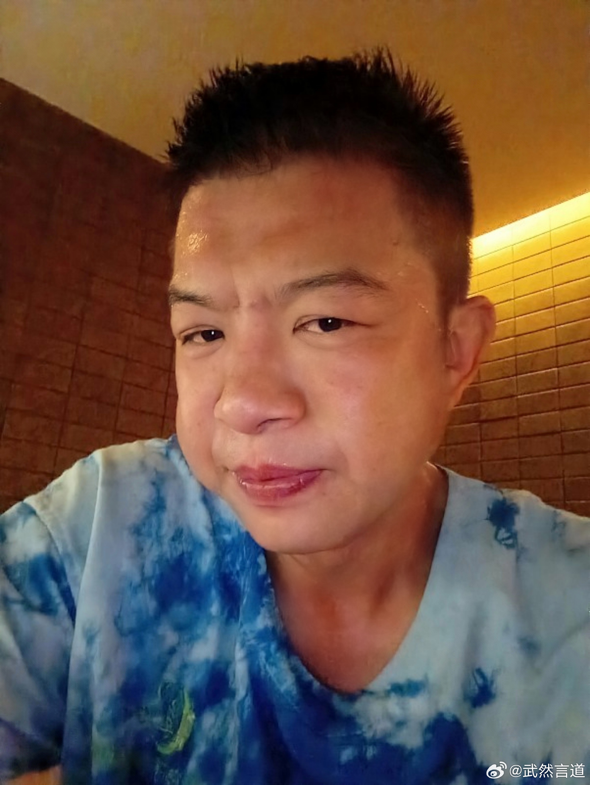 这哪儿看得出来奔七的人了 说三十也有人信啊 蒸一身透汗 排毒。又轻了好几斤。。。