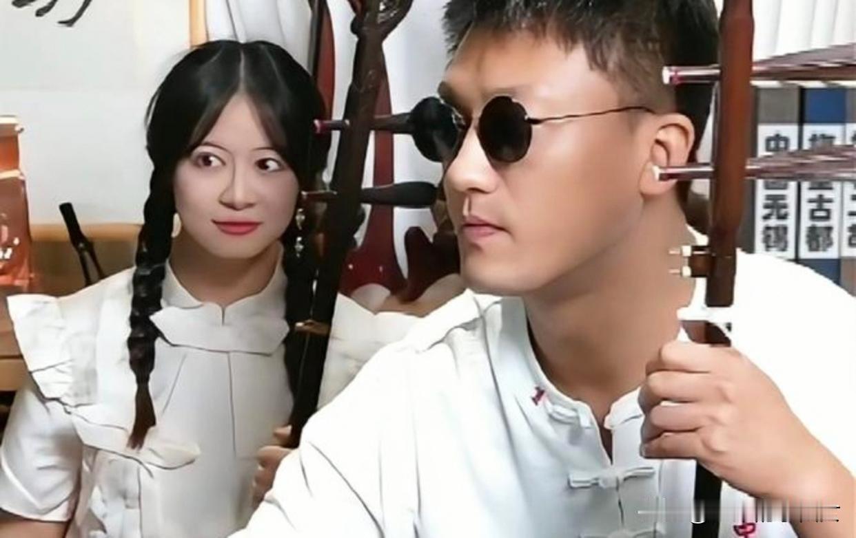 整整停播蛰伏一月，今早偶然刷到二饼力哥的新鲜内幕瓜，属实瞬间豁然开朗忍不住失笑。