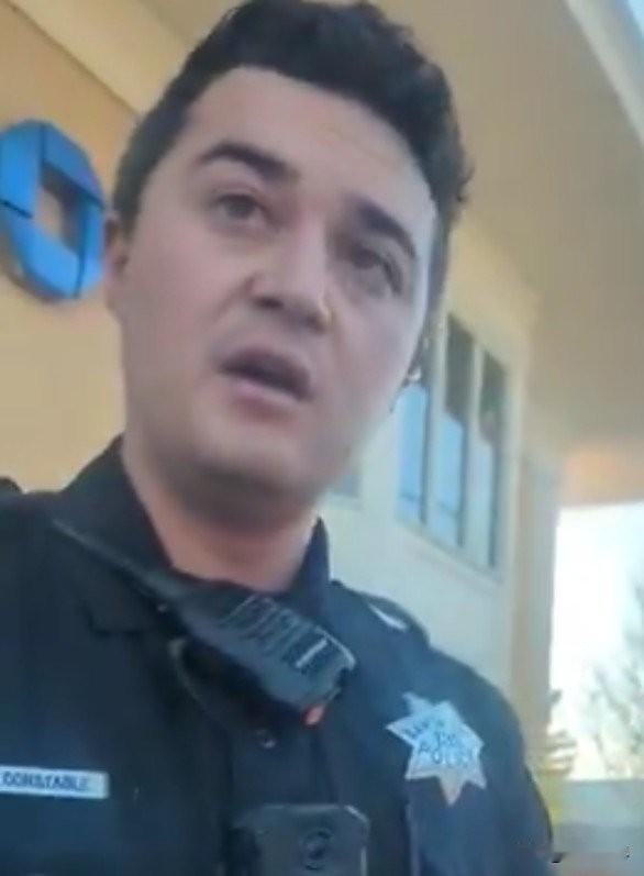 甜甜圈说，这些ICE殴打了他12次，造成他身体六处骨折。但他依然不敢反抗，因为他