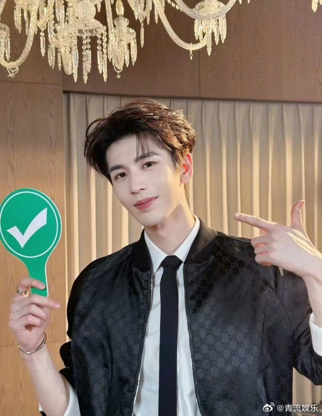 张凌赫逐玉百指超苍兰诀张凌赫逐玉有效播剧领衔主演的《逐玉》双平台破万后，个人热度