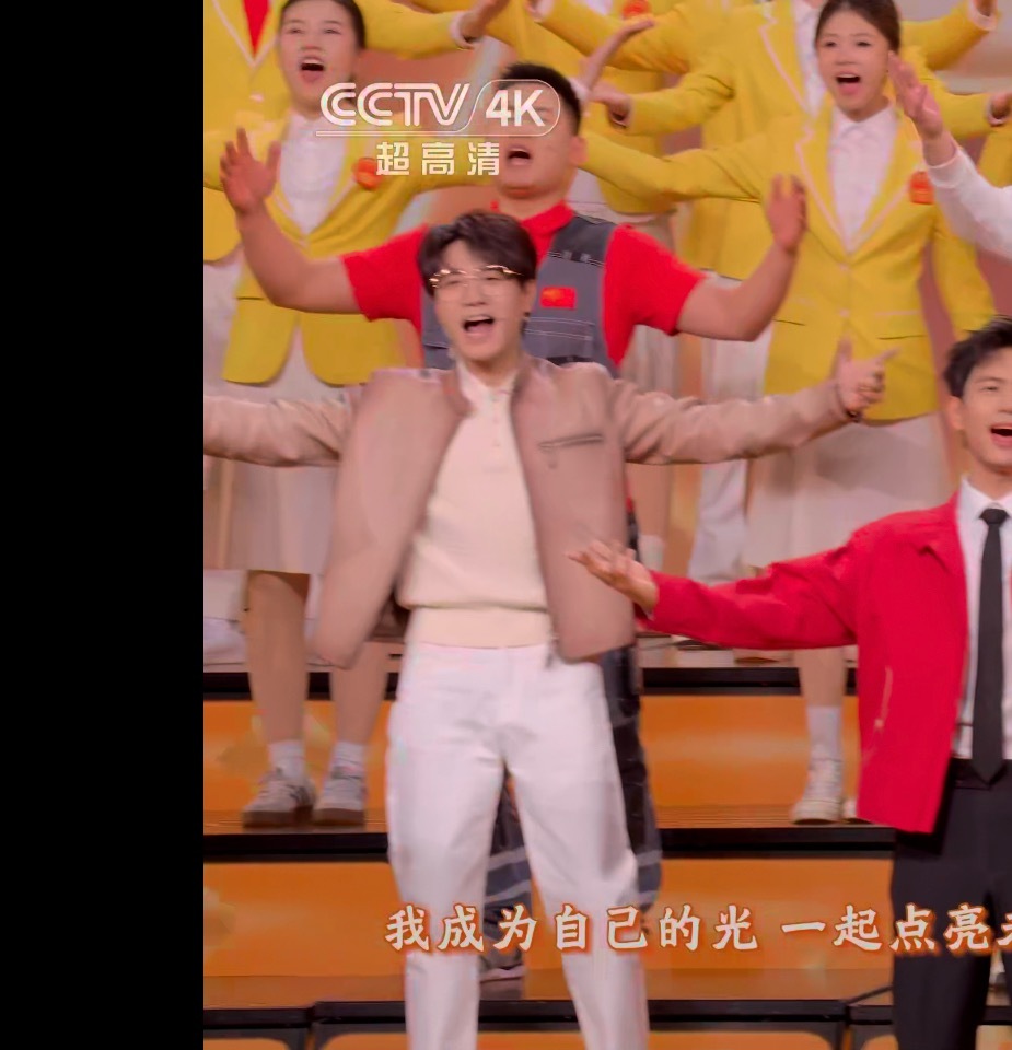 王铮亮 守了好几个小时 终于等到这个小能啦