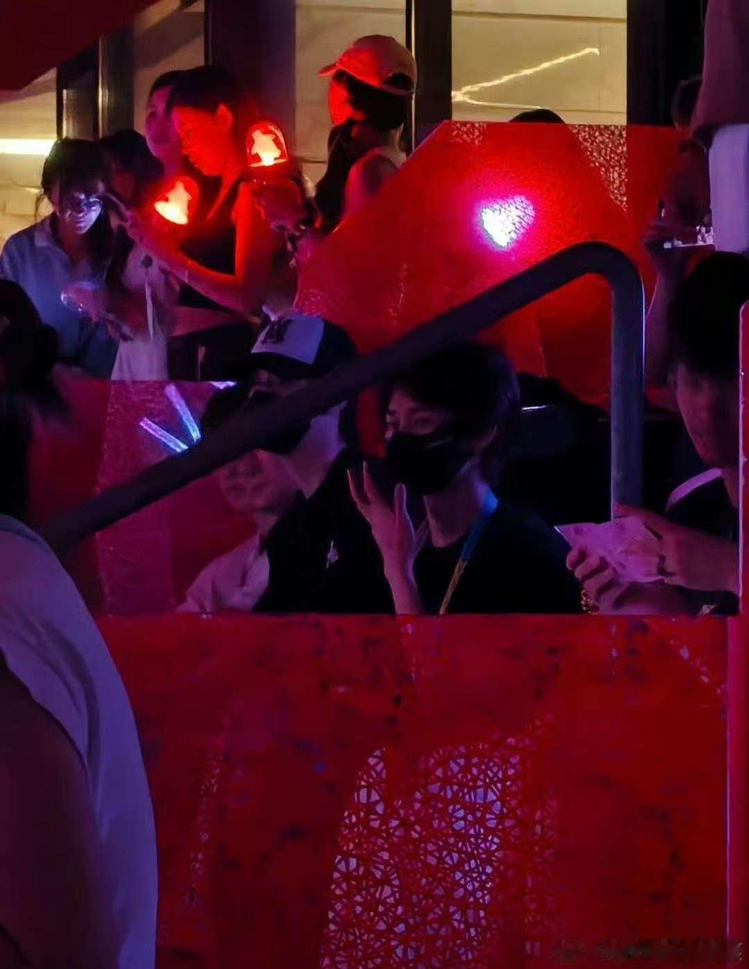 张真源严浩翔去王源演唱会了张真源严浩翔看王源演唱会张真源严浩翔看王源演唱会，好好