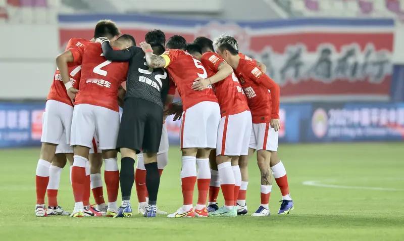 中国足球走不出亚洲，是个复杂的系统性问题。足协体制就有大毛病，“管办不分”，行政