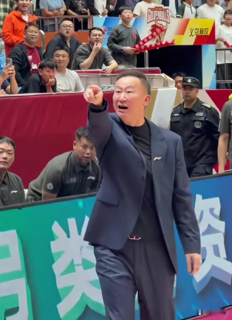 目前来看，CBA七支球队主帅下课风险极高。
1、深圳队：顾全
上赛季四强球队，本