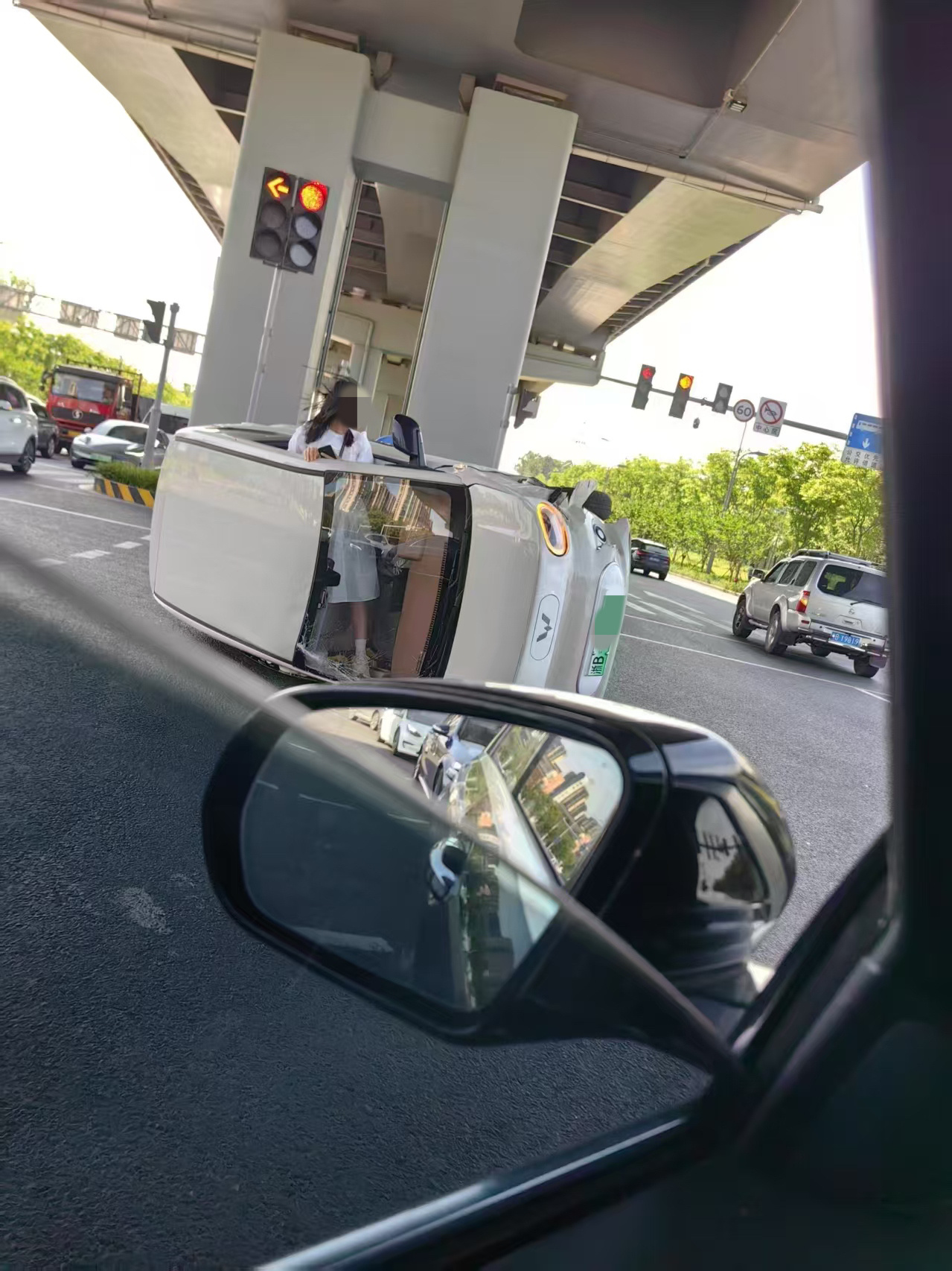 宁波的佛罗里达 这车，怎么能开成这样[允悲]是因为转弯太快了吗？[笑cry] ​
