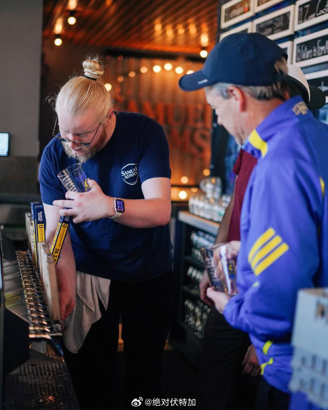 2026波士顿马拉松啤酒赞助商 Sameul Adams 的26.2特别版啤酒已