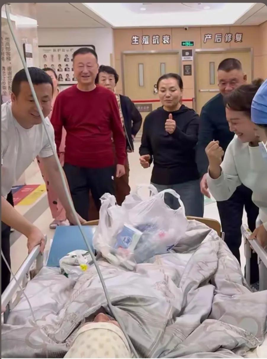 我关注的“兜宝一家”，
兜妈在10月7号剖腹产下一男宝，
宝宝重8斤三两。
兜妈