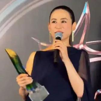 一直以为视后奖项多被本地艺人包揽，没想到在新加坡《红星大奖2025》上，宣萱这位