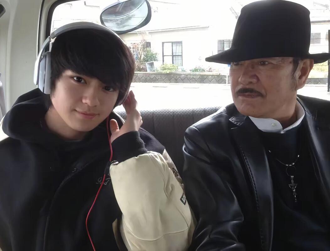 来看看新田真剑佑14岁长什么样子从小帅到大，一直都是神颜啊! 