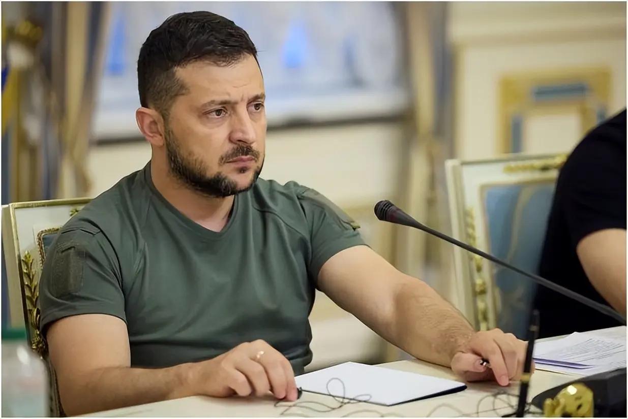 泽连斯基“跪了”：乌克兰放弃加入北约，四年战争终成空
 
12月14日，乌克兰总