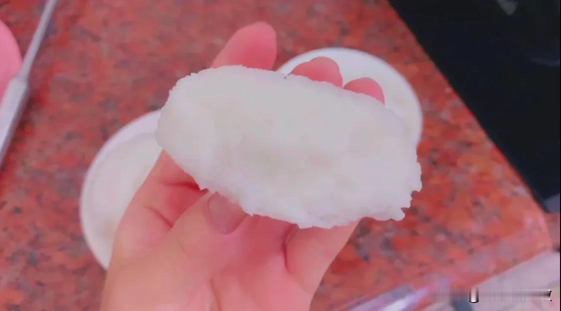 #2020生机大会# 潮汕最传统的美食蒸“米粿”估计现在没有多少人会有这手艺了[