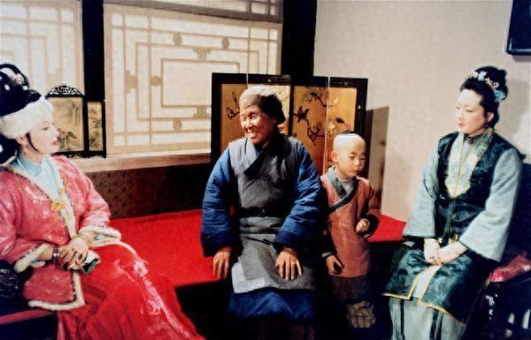 刘姥姥感叹贾府“瘦死的骆驼比马大”，其实未出口的下半句才是贾府真正结局
乾隆四十