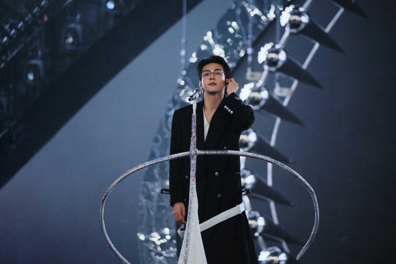 曾舜晞 孩子要啥就给他呗 江苏跨年彩排，伴奏小状况，曾舜晞清唱实力圈粉！造型苏到