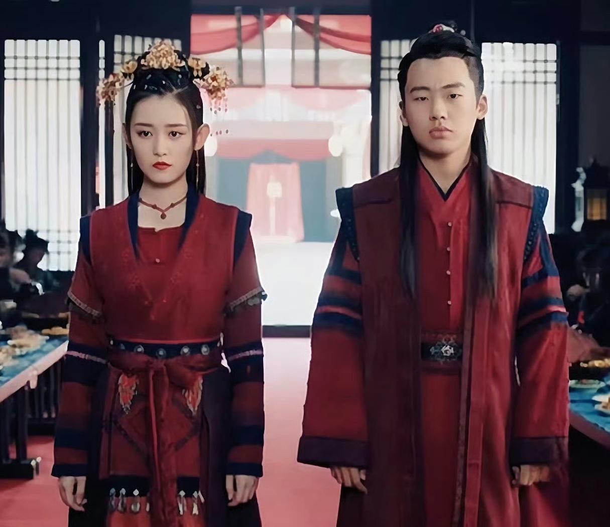郭麒麟蒋依依辟谣恋情！
郭麒麟和蒋依又又又辟谣恋情了，从《赘婿》合作完到现在，两