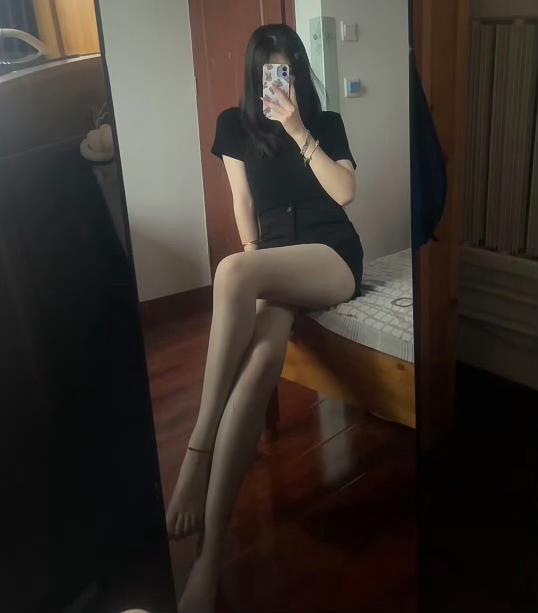 有时感觉我的腿还是蛮好看嘟  太原·钟楼街
