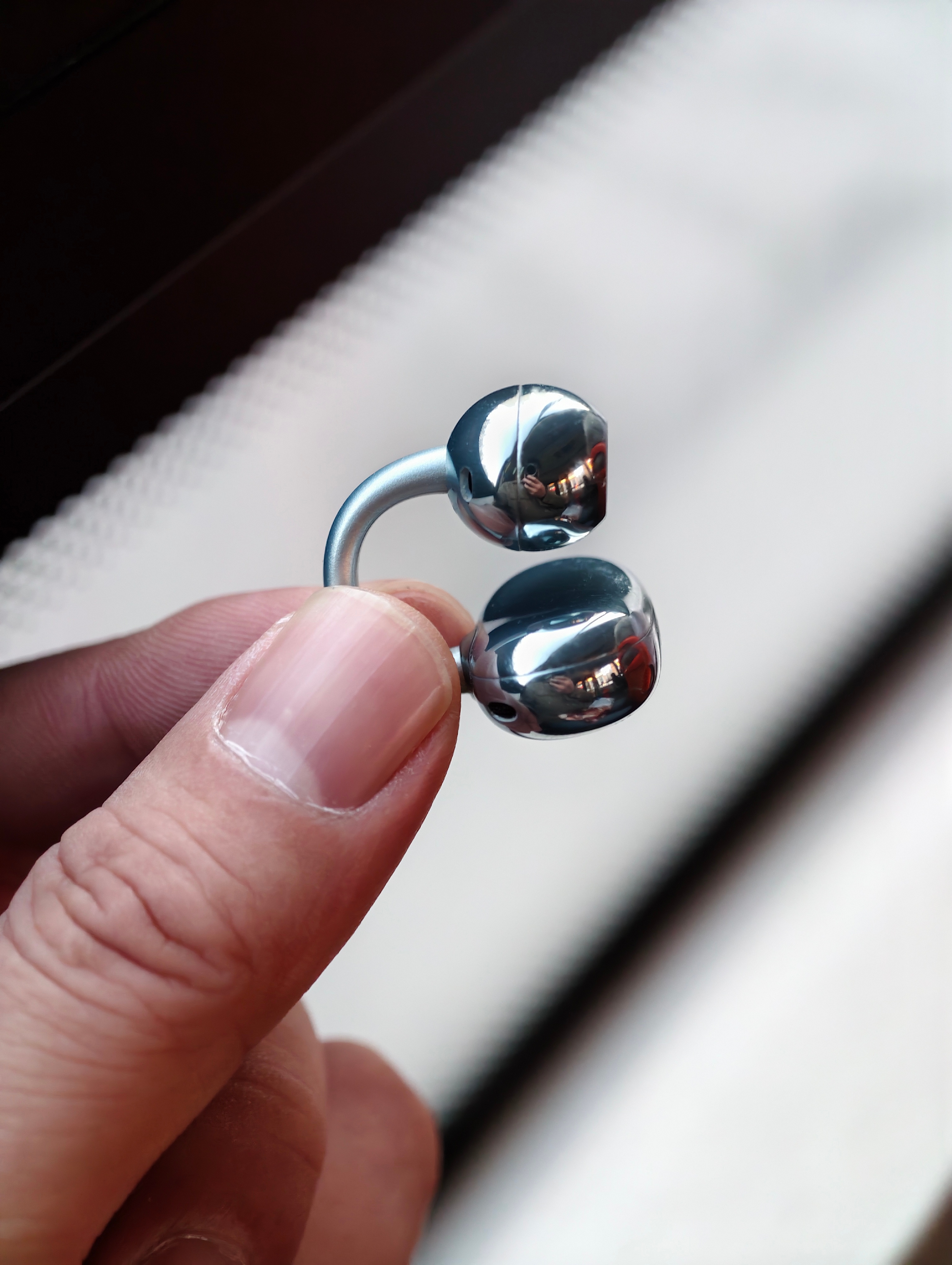 刚去超市买东西，等我和一群人摩肩擦踵的走出那条巨大巨厚巨重，北方独有的宽粉条式门