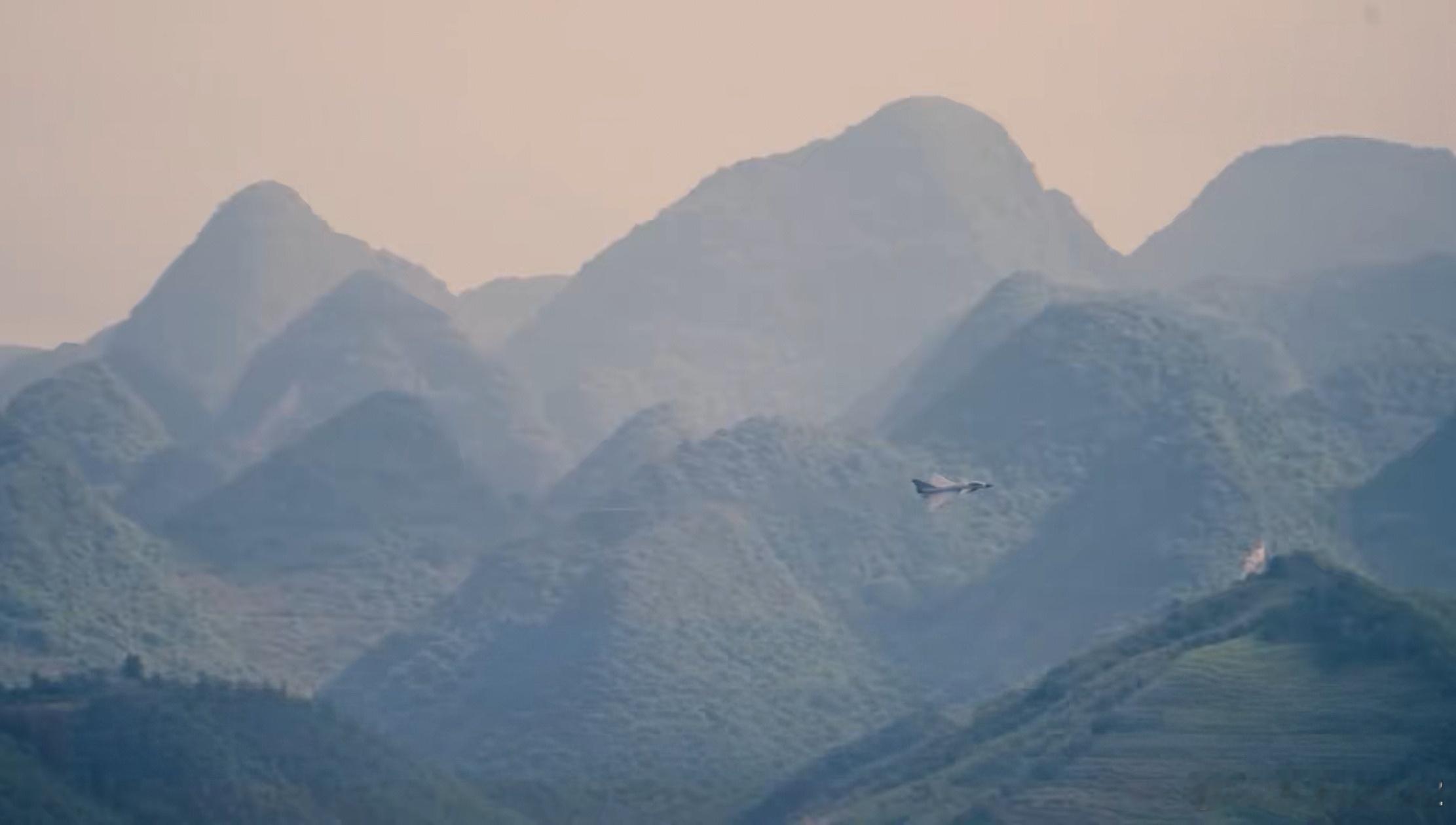 毫不掩饰F15也是目标之一中型机、轻型机，咱猛龙都看不上！中国空中力量为人民军队