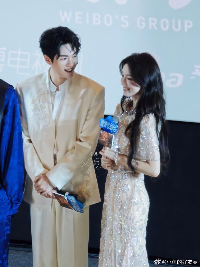 陈瑶笑成这样已经是痛苦了陈瑶脸都笑僵了还在硬撑，陈伟霆曾舜晞你俩快停手，再讲下去