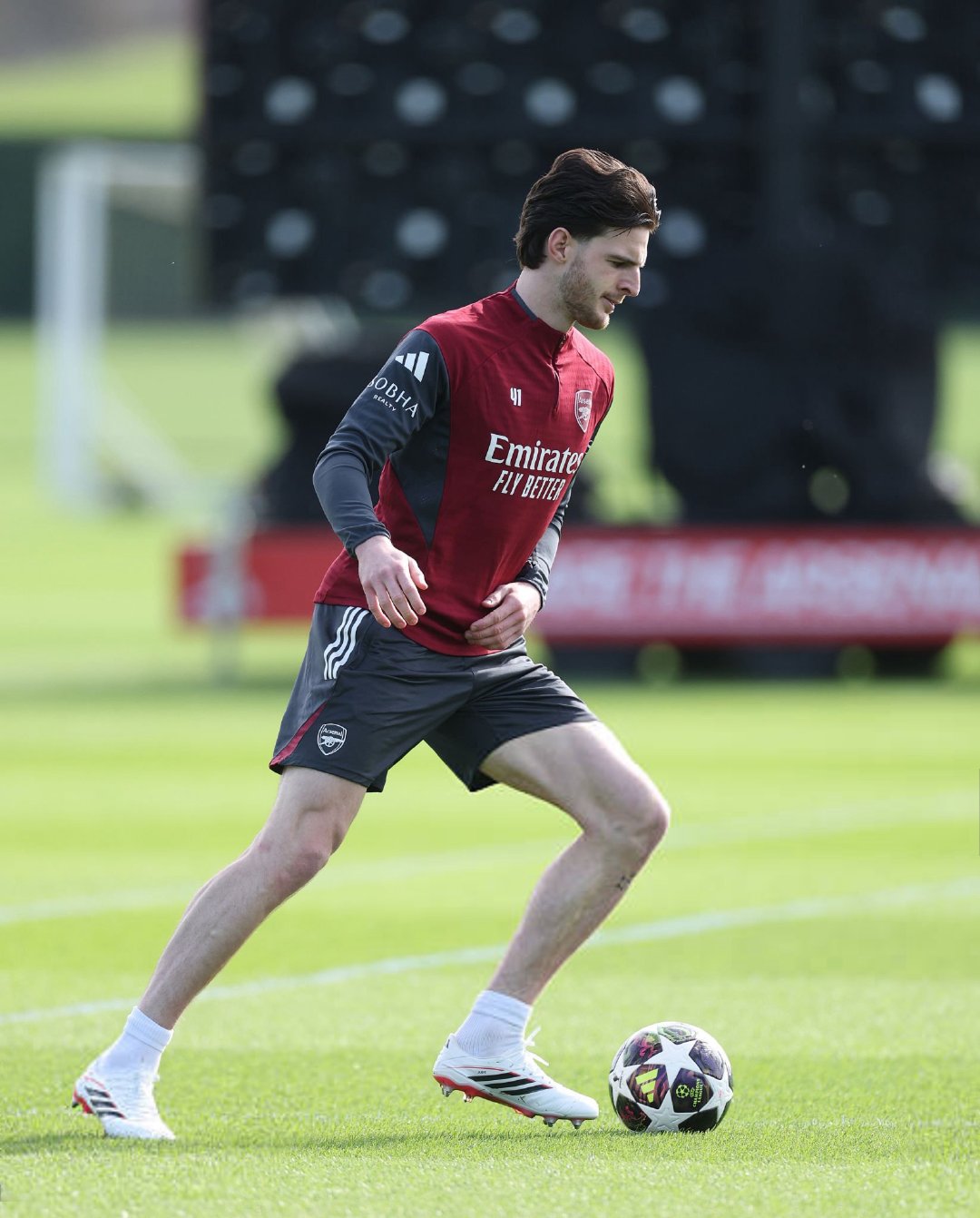 阿尔特塔赛前更新了球员情况：”厄德高缺席本场比赛，特罗萨德和卡拉菲奥里有可能出场