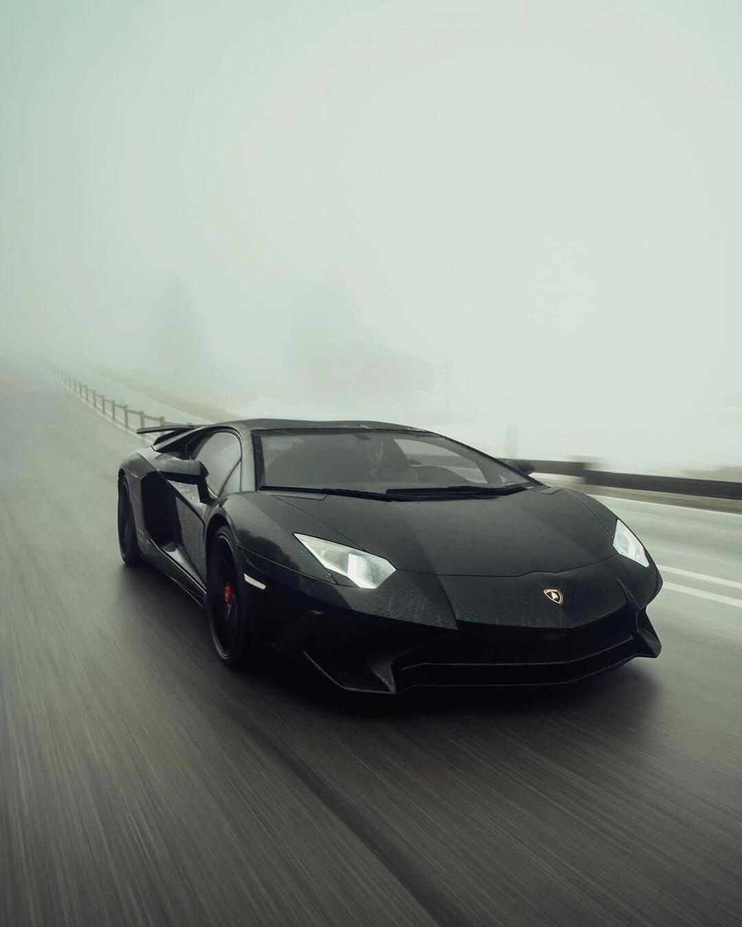 Aventador SV 🌧Aventador SV 是兰博基尼旗下的一款超级