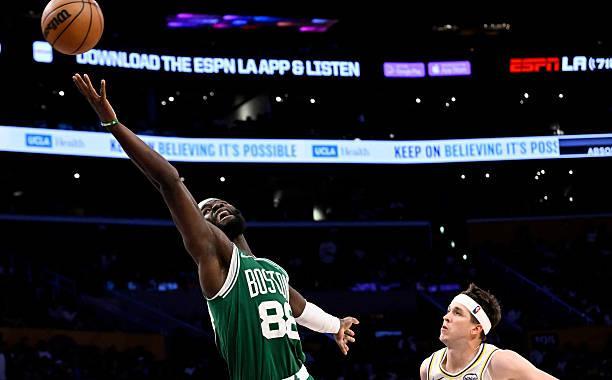 当初凯尔特人为了签下被独行侠用延伸条款裁掉的老年麦基，把内米亚斯-克塔给裁掉了，