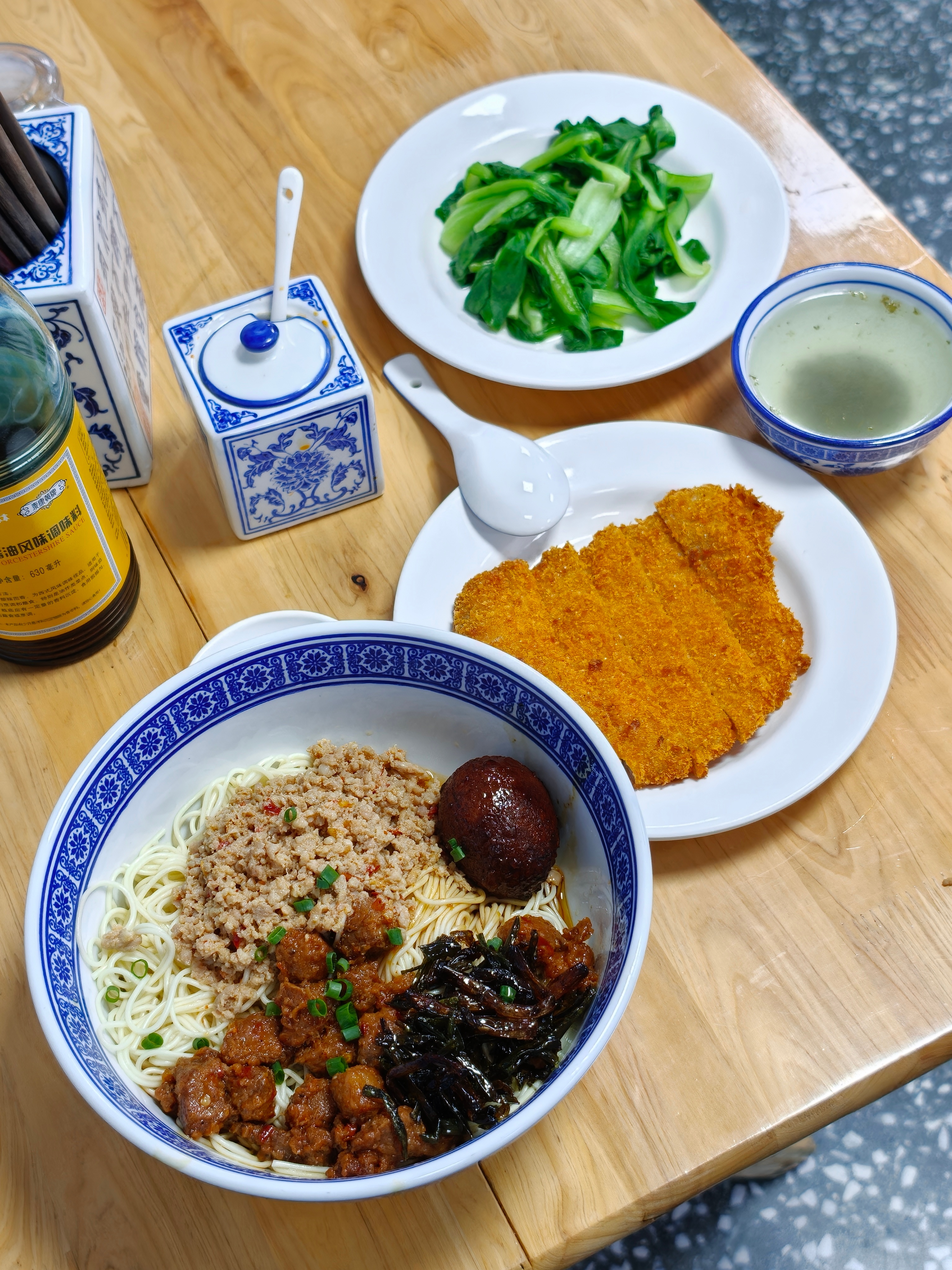 来上海还是得吃面啊 上海·沪西老弄堂面馆(裕德路店)