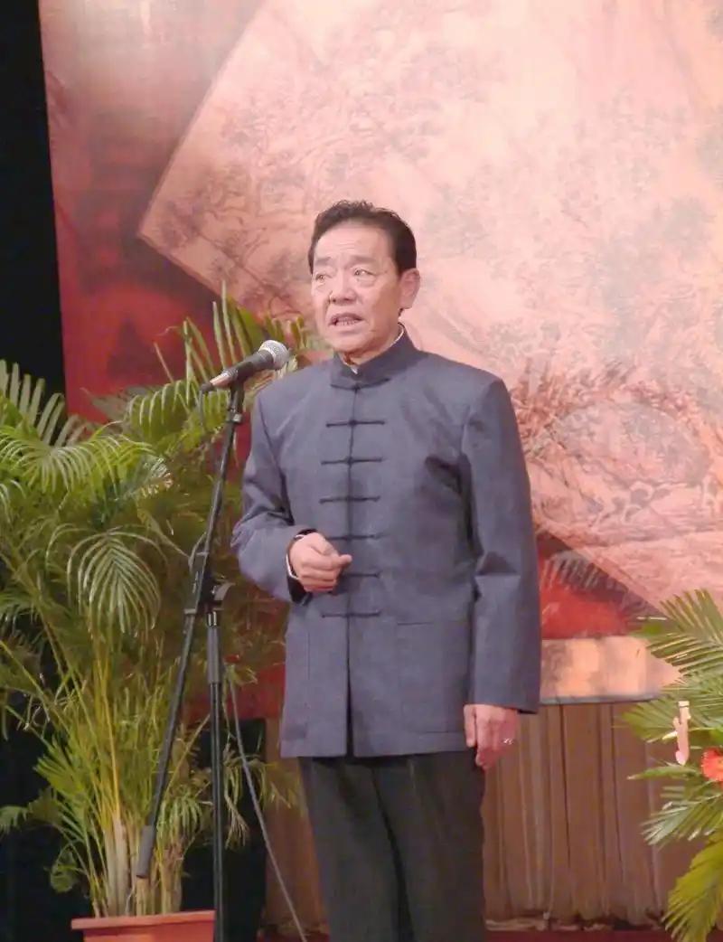 很现实的一段话：喜欢一个人，藏不住。身体最诚实，不会说谎。一个拥抱，一个亲吻，比