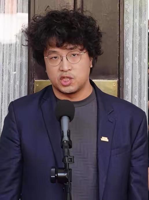 沈伯洋主张“毒品除罪化”的原因被人扒出：15秒疑似“涉毒视频”疯传！
 28日晚