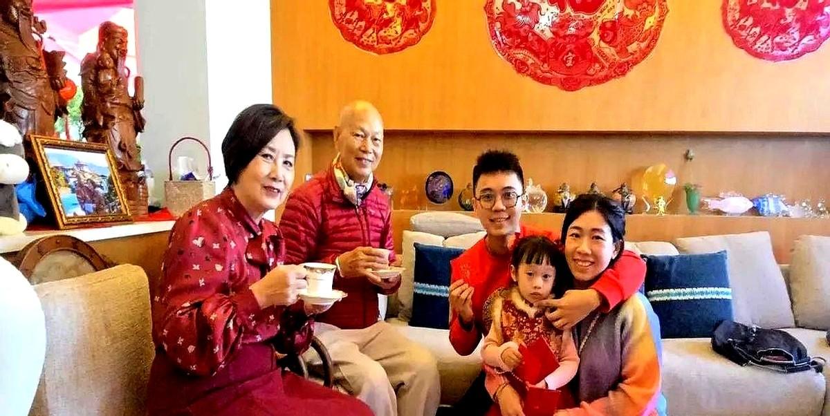 没生孩子，老了就一定凄凉？汪明荃的6000万豪宅，过年比谁家都热闹。

大年初二