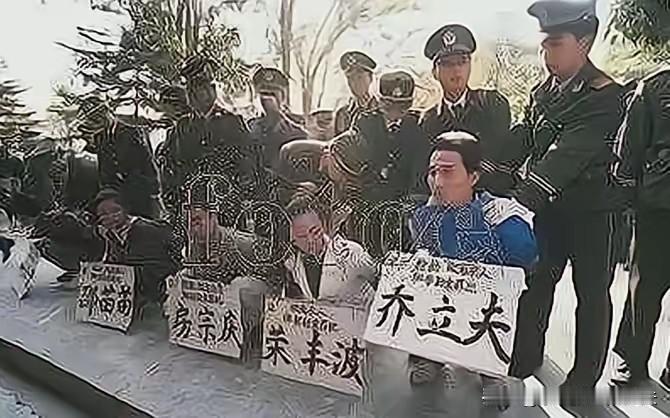 [太阳]1995年，“全国散打冠军”乔立夫，被押往了东莞郊外刑场，镜头里的他虽然