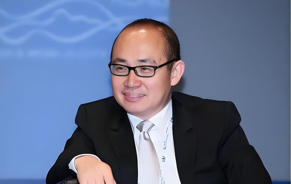 潘石屹是这波房地产大潮中，少有的在房地产寒冬来临之前，成功保全自己个人财富、没对