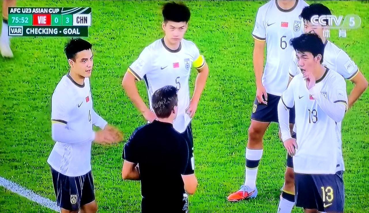 0比3，越南球迷破防了
 
安东尼奥前四场摆大巴，一场只进一个球，把全亚洲都骗过