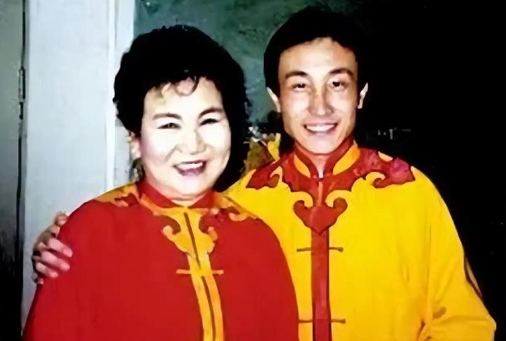 2000年的一天，赵丽蓉穿好寿衣，立好遗嘱。在人生最后时刻，她对家人说了一句话，