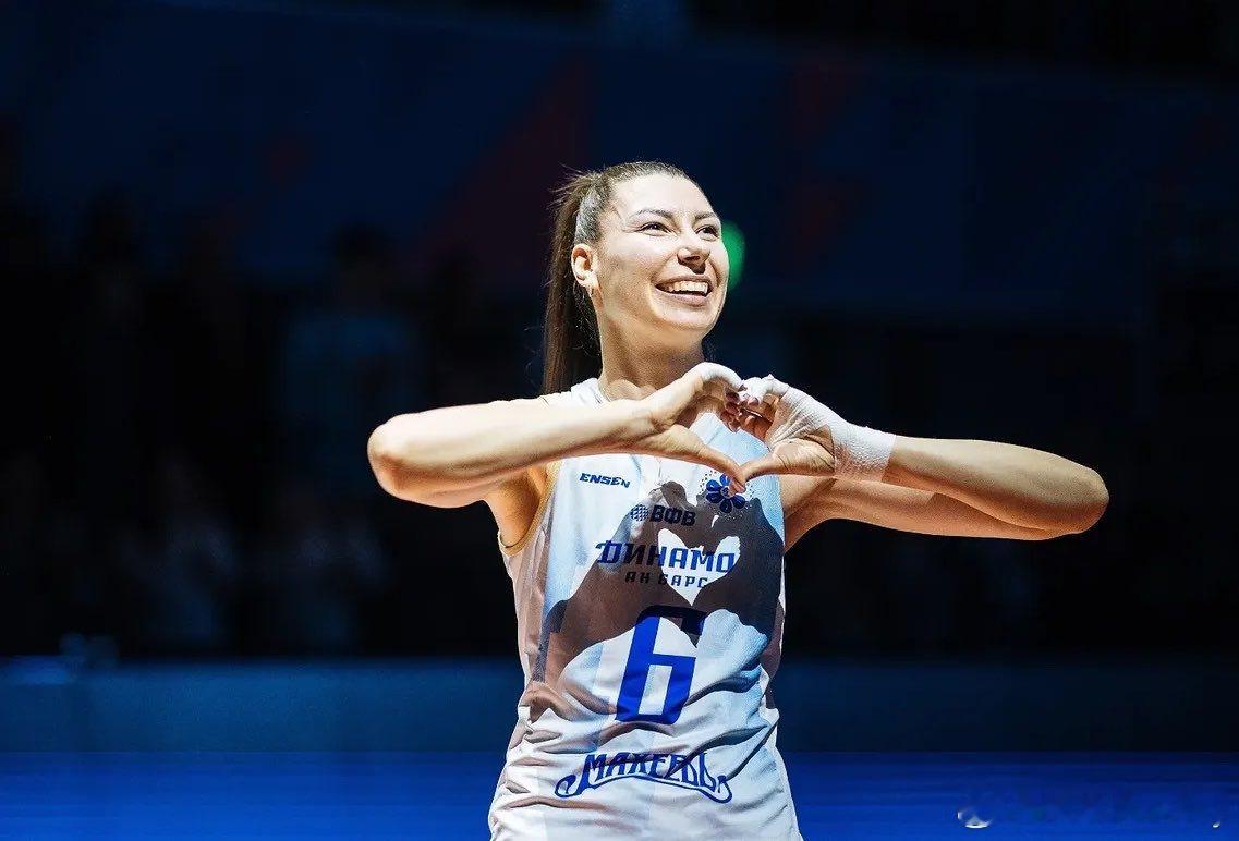 34 岁的俄罗斯著名副攻伊琳娜·科罗廖娃宣布本赛季结束后暂时休息。她说“这个季节