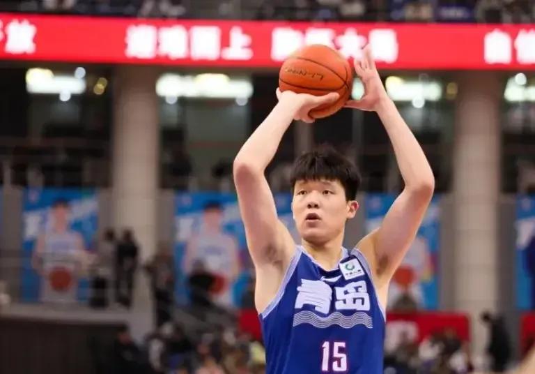 27分12篮板5助攻5失误，杨瀚森优缺点都非常明显！

CBA新星杨瀚森在对阵浙