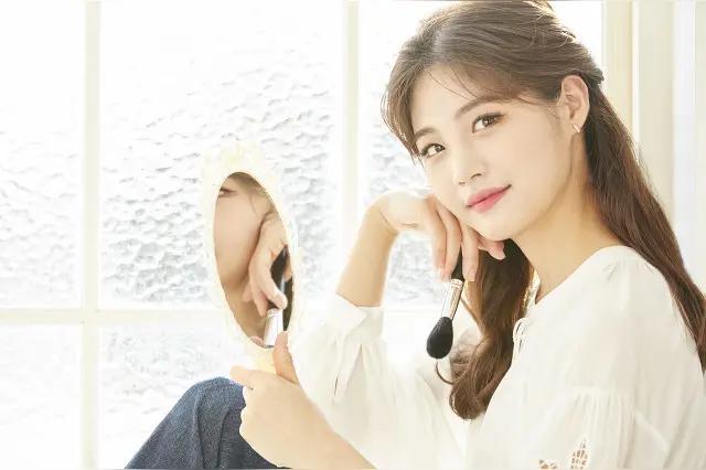 自带舒服感！磁场干净的女人都有这4个特征 快看你中了没
 
不用靠名牌堆砌，不用