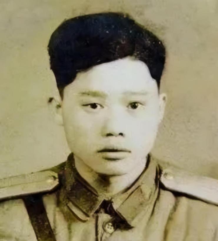 1951年1月28日，志愿军战士潘天炎因为生理需要去附近的草丛解决，却意外发现阵