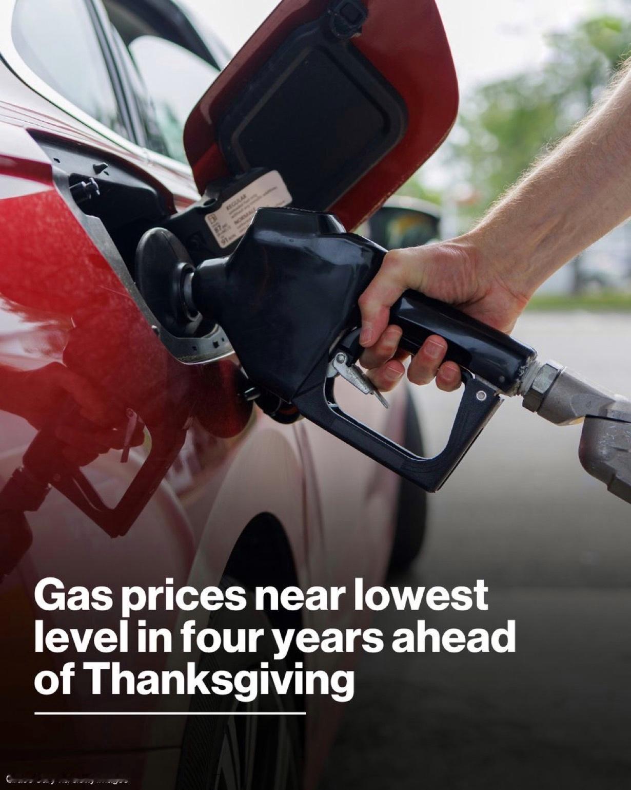 美国数千万人准备在感恩节假期出行，汽油价格接近四年来的最低水平。