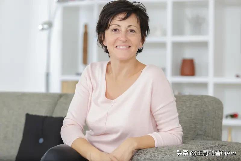 五十岁的女人熬到孩子成家、工作落定，本来以为终于能松半口气，结果大半人反倒过得更